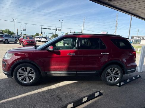 Used 2019 Ford Explorer Limited w/ Class III Trailer Tow Package FWD image 3