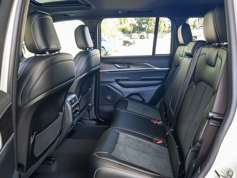 New 2026 Jeep Grand Cherokee Altitude image 19