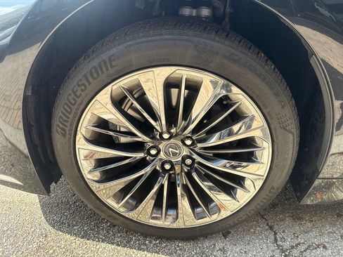 Certified 2023 Lexus LS 500 w/ Interior Upgrade Package RWD image 10