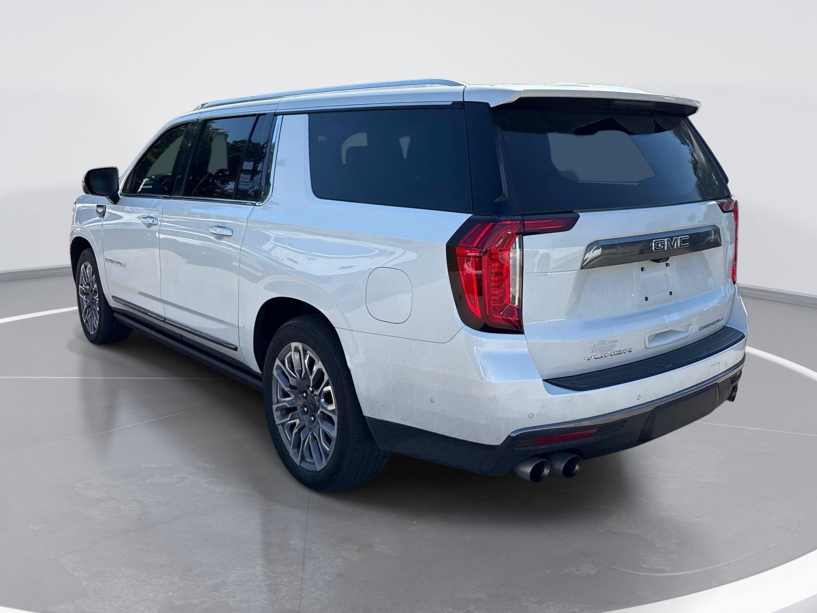 Used 2024 GMC Yukon XL Denali Ultimate AWD/4WD image 6