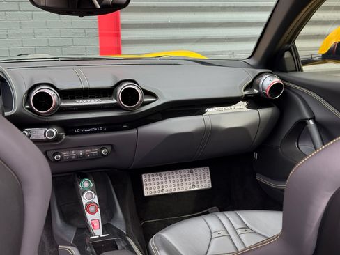 Used 2019 Ferrari 812 Superfast RWD image 27