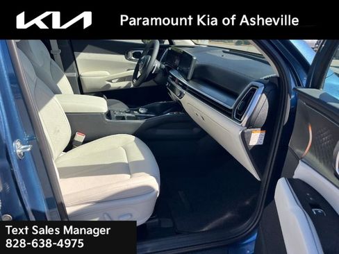 New 2025 Kia Sorento EX image 15