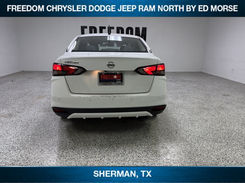 Used 2022 Nissan Versa S FWD image 6