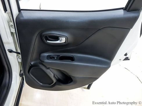 Used 2019 Jeep Renegade Trailhawk w/ Cold Weather Group II AWD/4WD image 28