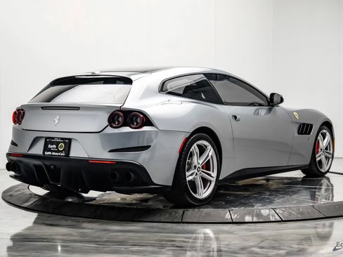 Used 2018 Ferrari GTC4Lusso AWD/4WD image 19