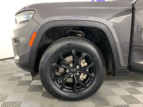 Used 2024 Jeep Grand Cherokee Altitude RWD image 12