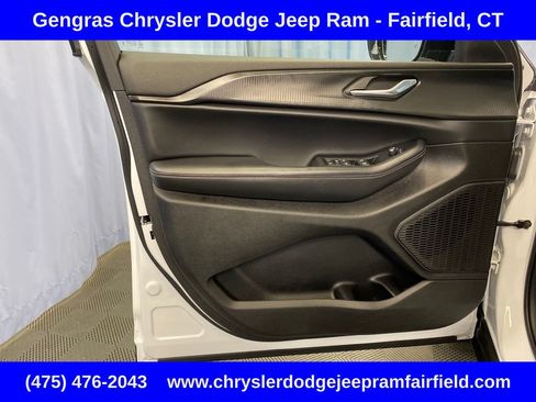 Certified 2025 Jeep Grand Cherokee Altitude AWD/4WD image 11
