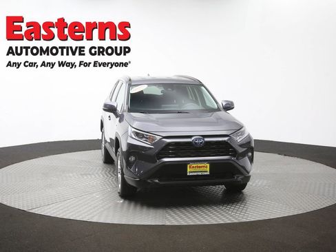 Used 2021 Toyota RAV4 XLE AWD/4WD image 51