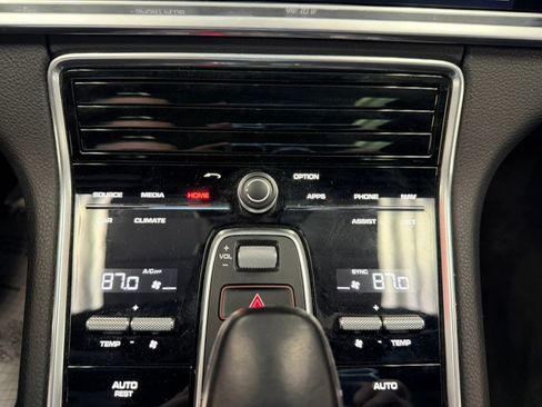 Used 2019 Porsche Panamera 4 image 68