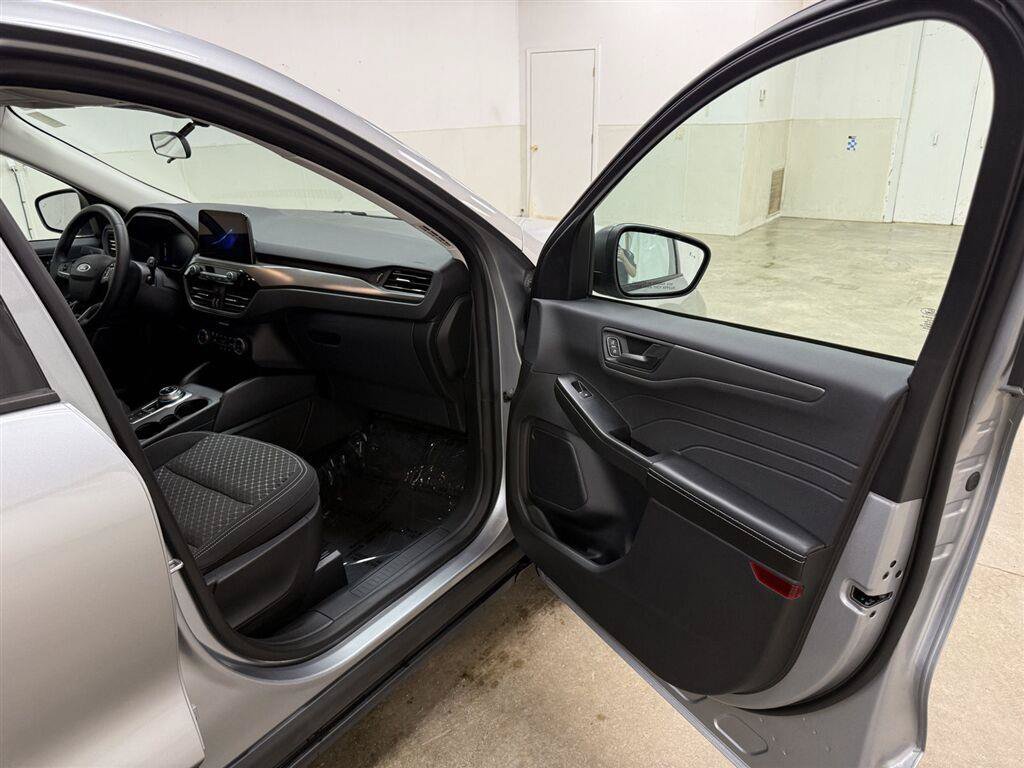 Used 2023 Ford Escape Active AWD/4WD image 30