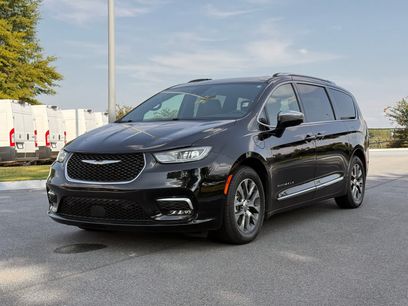 Used 2025 Chrysler Pacifica Pinnacle
