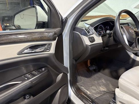 Used 2015 Cadillac SRX Performance w/ Driver Assist Package FWD image 16