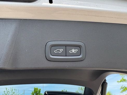 Used 2023 Volvo XC40 B5 Ultimate w/ Protection Package Premier AWD/4WD image 6
