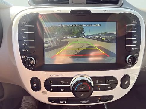 Used 2016 Kia Soul EV + w/ Sun & Fun Package FWD image 27