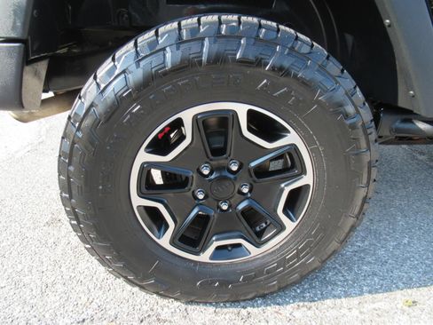 Used 2016 Jeep Wrangler Unlimited Rubicon AWD/4WD image 8