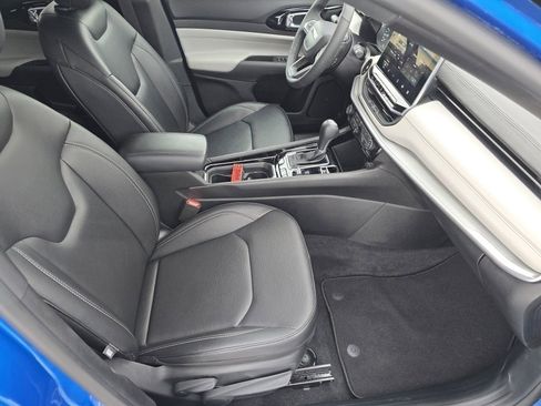 Used 2025 Jeep Compass Limited image 24