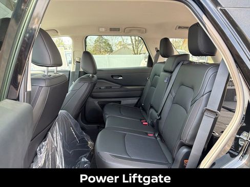 New 2026 Nissan Pathfinder SL image 33