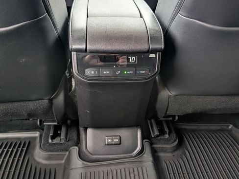 Used 2022 Toyota Highlander XLE image 20