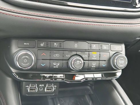 Used 2025 Dodge Durango R/T image 35