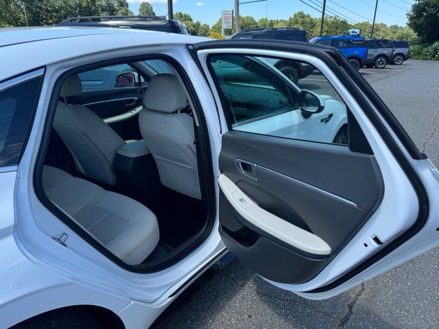 Used 2025 Hyundai Sonata SEL FWD image 14