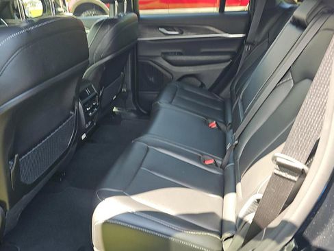 Used 2024 Jeep Grand Cherokee Limited w/ Black Appearance Package image 7