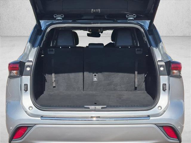 Used 2023 Toyota Highlander Platinum AWD/4WD image 6