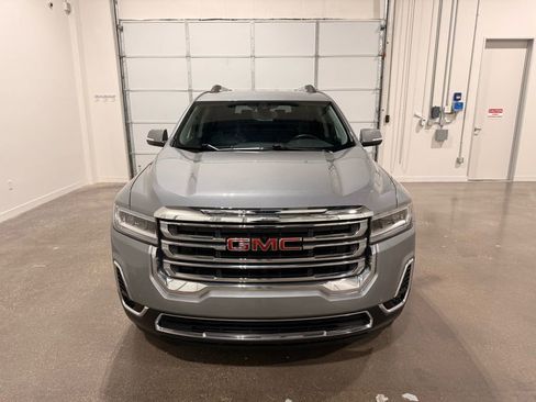 Used 2023 GMC Acadia SLT image 2