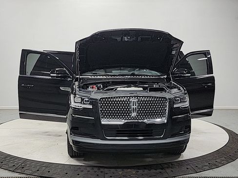 Used 2024 Lincoln Navigator Reserve AWD/4WD image 10