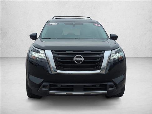 Used 2023 Nissan Pathfinder SL image 2
