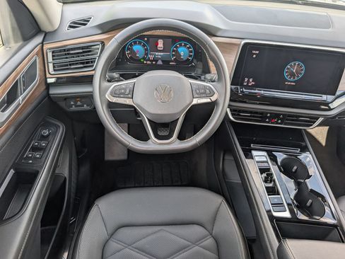 Used 2024 Volkswagen Atlas SE FWD image 18