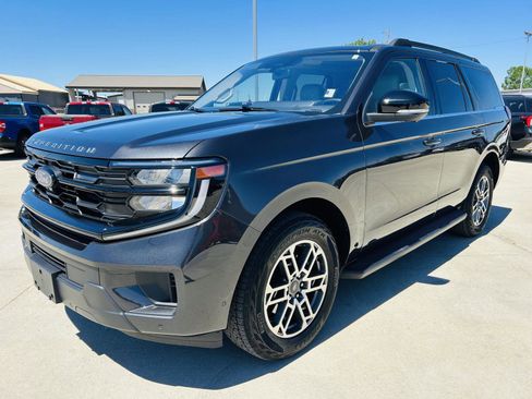 Used 2025 Ford Expedition Active AWD/4WD image 42