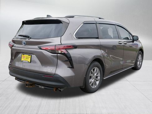 Used 2021 Toyota Sienna XLE w/ XLE Plus Package AWD/4WD image 7