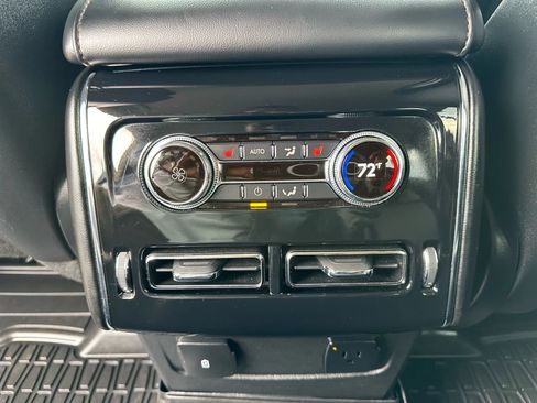 Used 2022 Lincoln Aviator AWD image 33