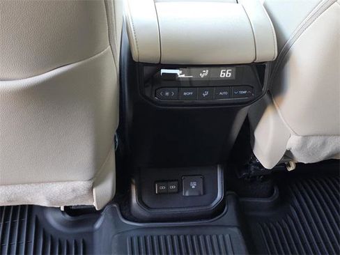 Certified 2025 Toyota Highlander Limited image 12