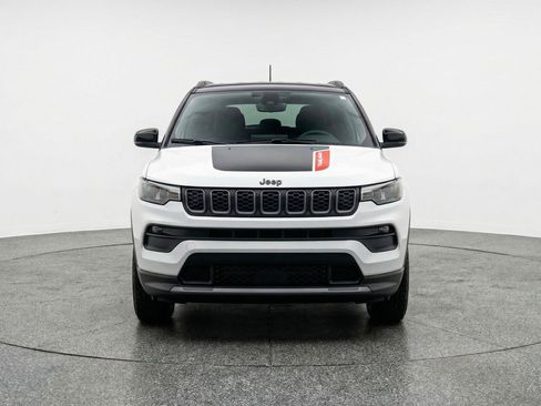 Used 2025 Jeep Compass Trailhawk AWD/4WD image 2