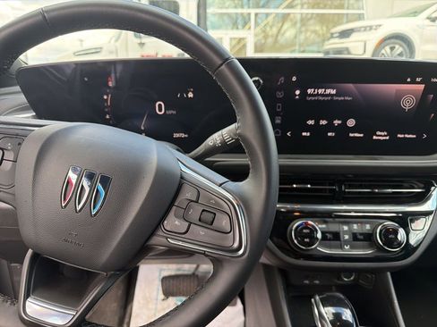 Used 2025 Buick Envista Sport Touring image 8