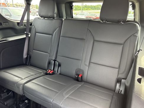 Used 2025 Chevrolet Suburban LT AWD/4WD image 18