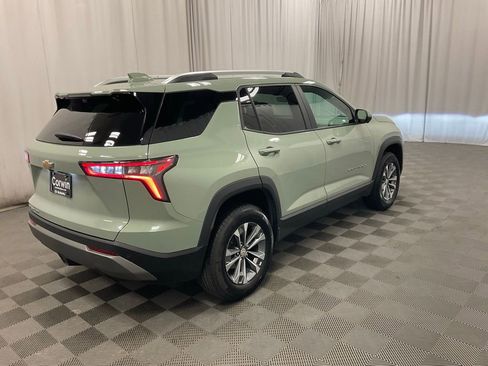 Used 2025 Chevrolet Equinox LT w/ Convenience Package II image 3