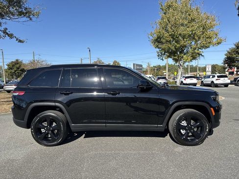 New 2025 Jeep Grand Cherokee Altitude image 2