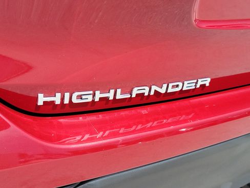 Used 2022 Toyota Highlander XLE FWD image 31
