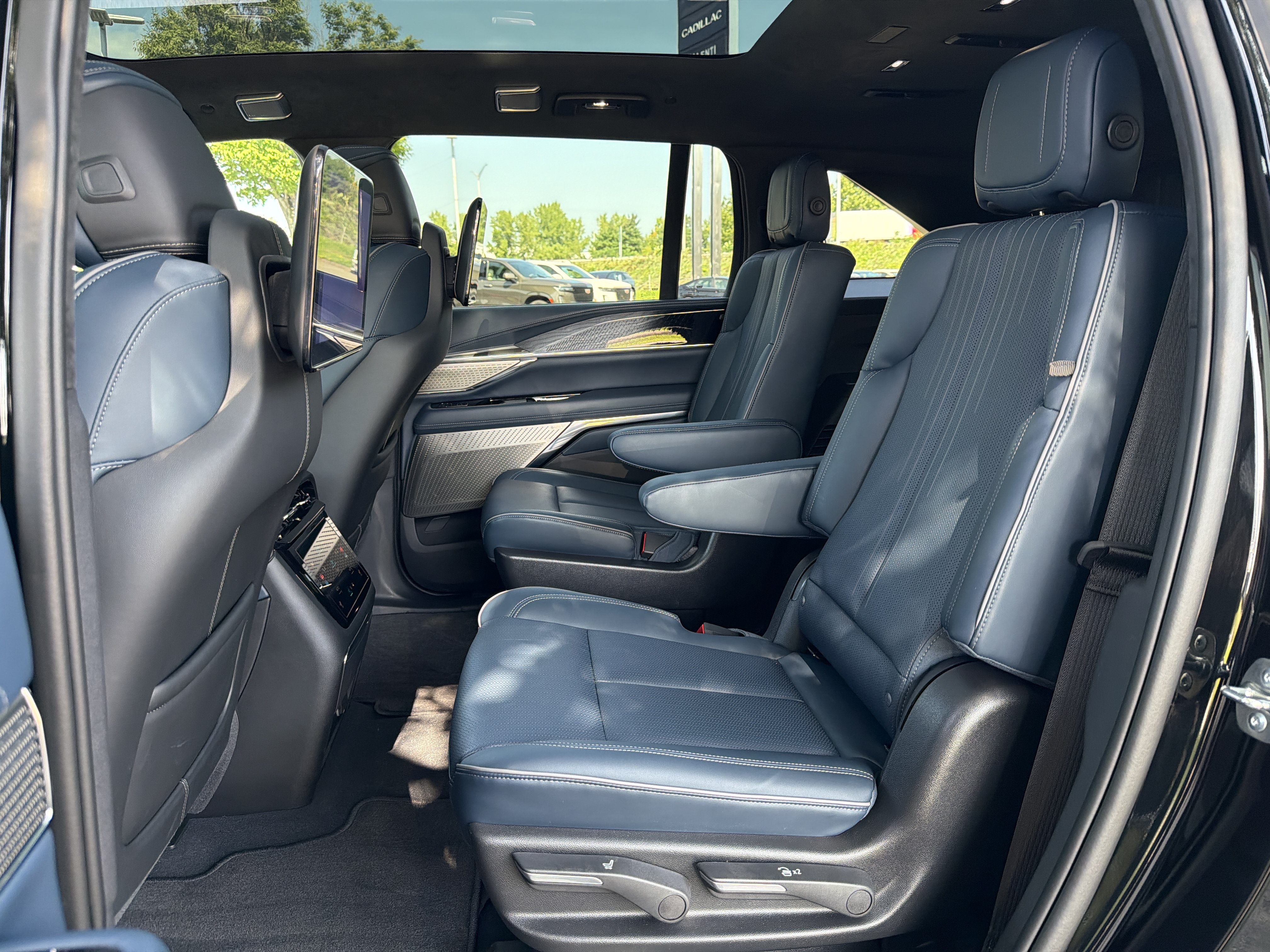 Used 2025 Cadillac Escalade IQ Sport 2 AWD/4WD image 31