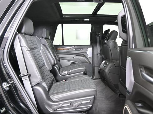 Used 2024 Cadillac Escalade Sport Platinum w/ LPO, ONYX Package AWD/4WD image 16