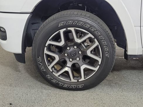 Used 2025 RAM 1500 Laramie w/ Sport Appearance Package AWD/4WD image 9