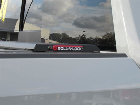 Used 2024 GMC Sierra 1500 AT4 w/ Technology Package image 9