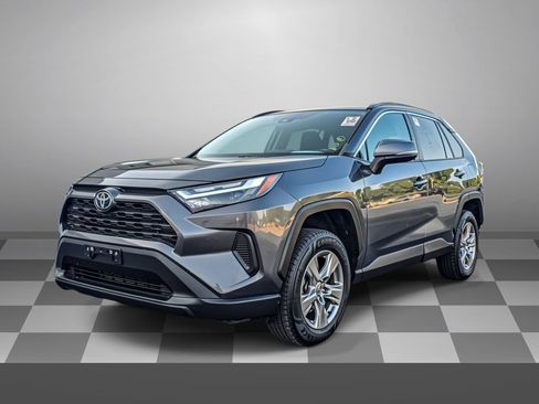 Used 2022 Toyota RAV4 XLE AWD/4WD image 3