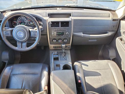 Used 2012 Jeep Liberty Sport image 30