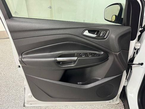 Used 2018 Ford Escape SE w/ Ford Safe & Smart Package image 9