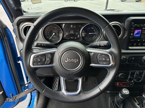 Used 2022 Jeep Wrangler Unlimited Rubicon 4xe AWD/4WD image 28