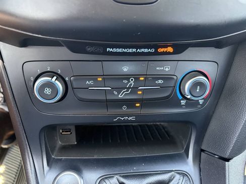 Used 2016 Ford Focus SE FWD image 17