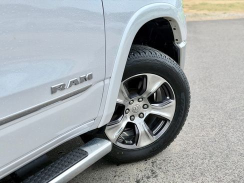 Used 2019 RAM 1500 Laramie AWD/4WD image 18